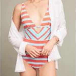 Allihop banded keyhole one piece